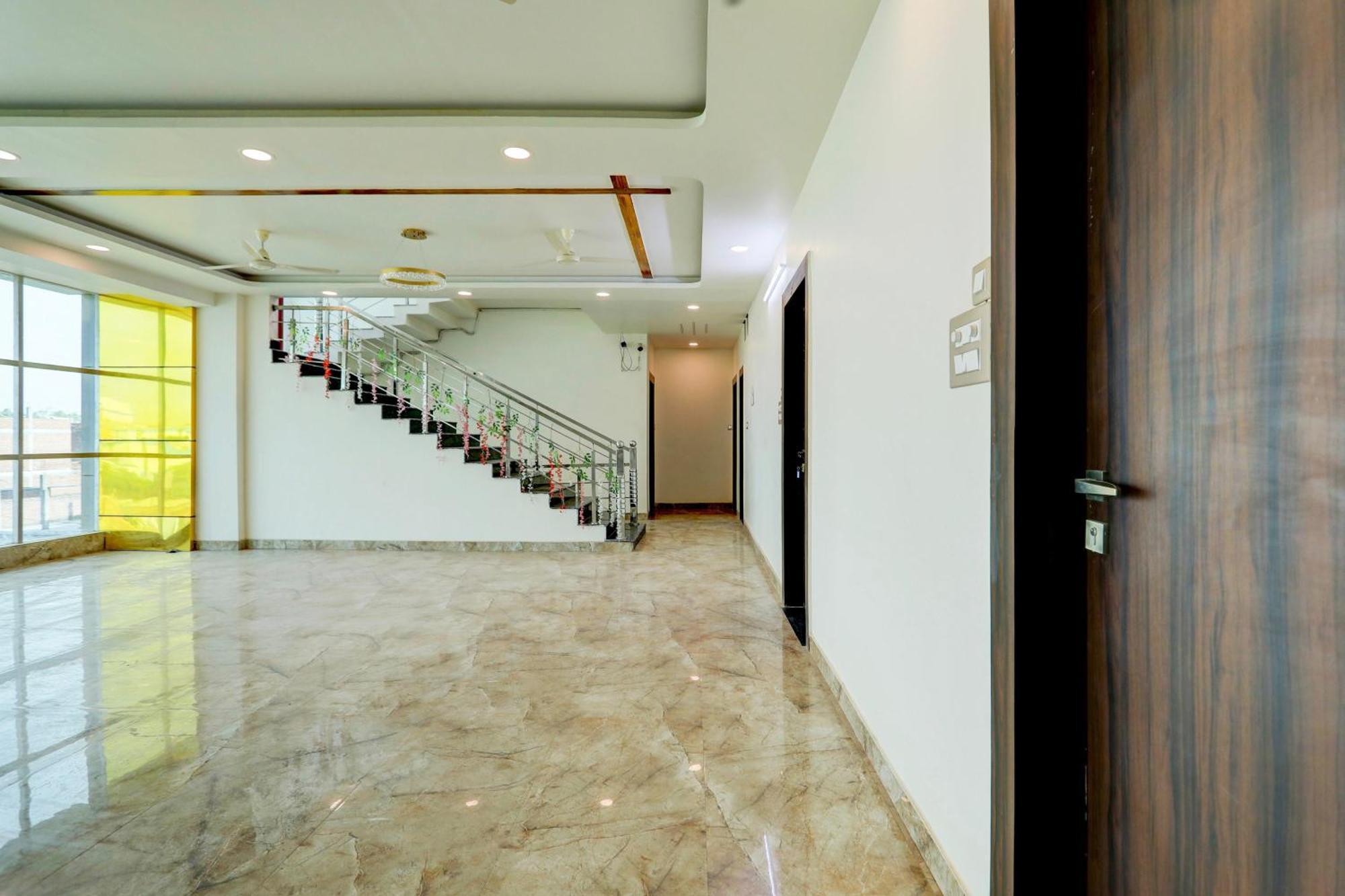 Hotel O Krishna Greens Kanpur Eksteriør billede