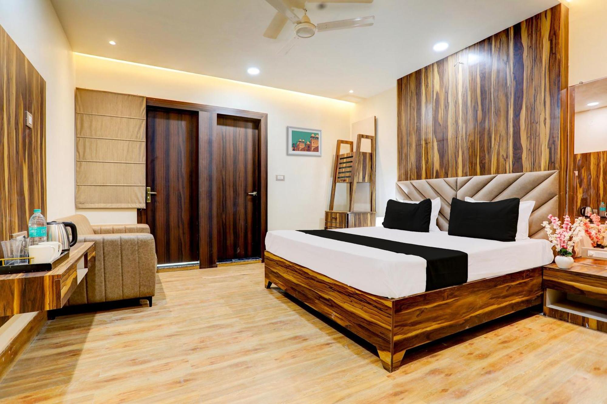 Hotel O Krishna Greens Kanpur Eksteriør billede
