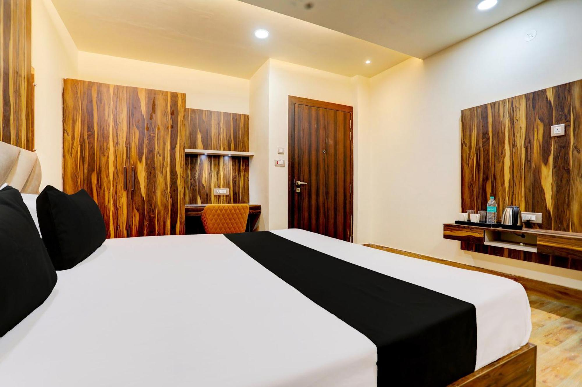 Hotel O Krishna Greens Kanpur Eksteriør billede